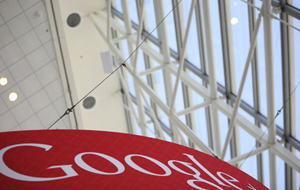 Google остановил свои торги на три часа раньше запланированного времени.